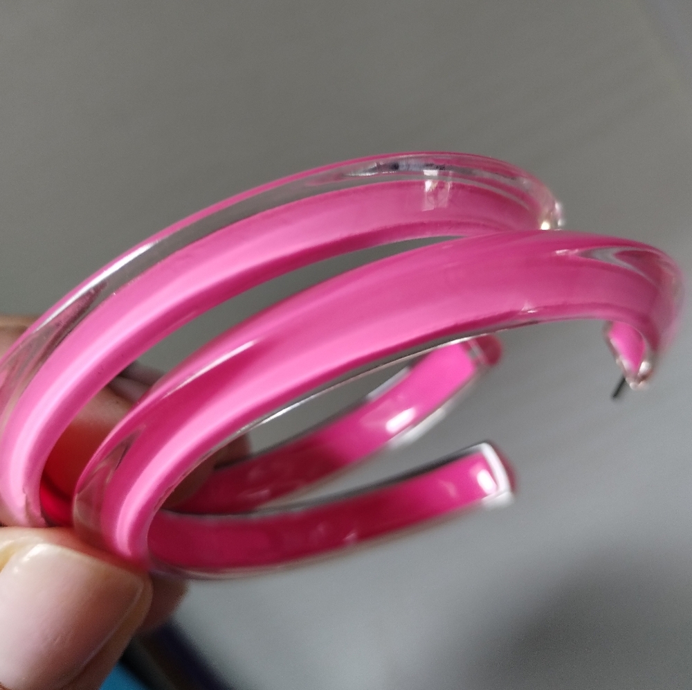 Alison Lou Lucite Jelly Pink Hoop Earrings Medium - Picture 3 of 10